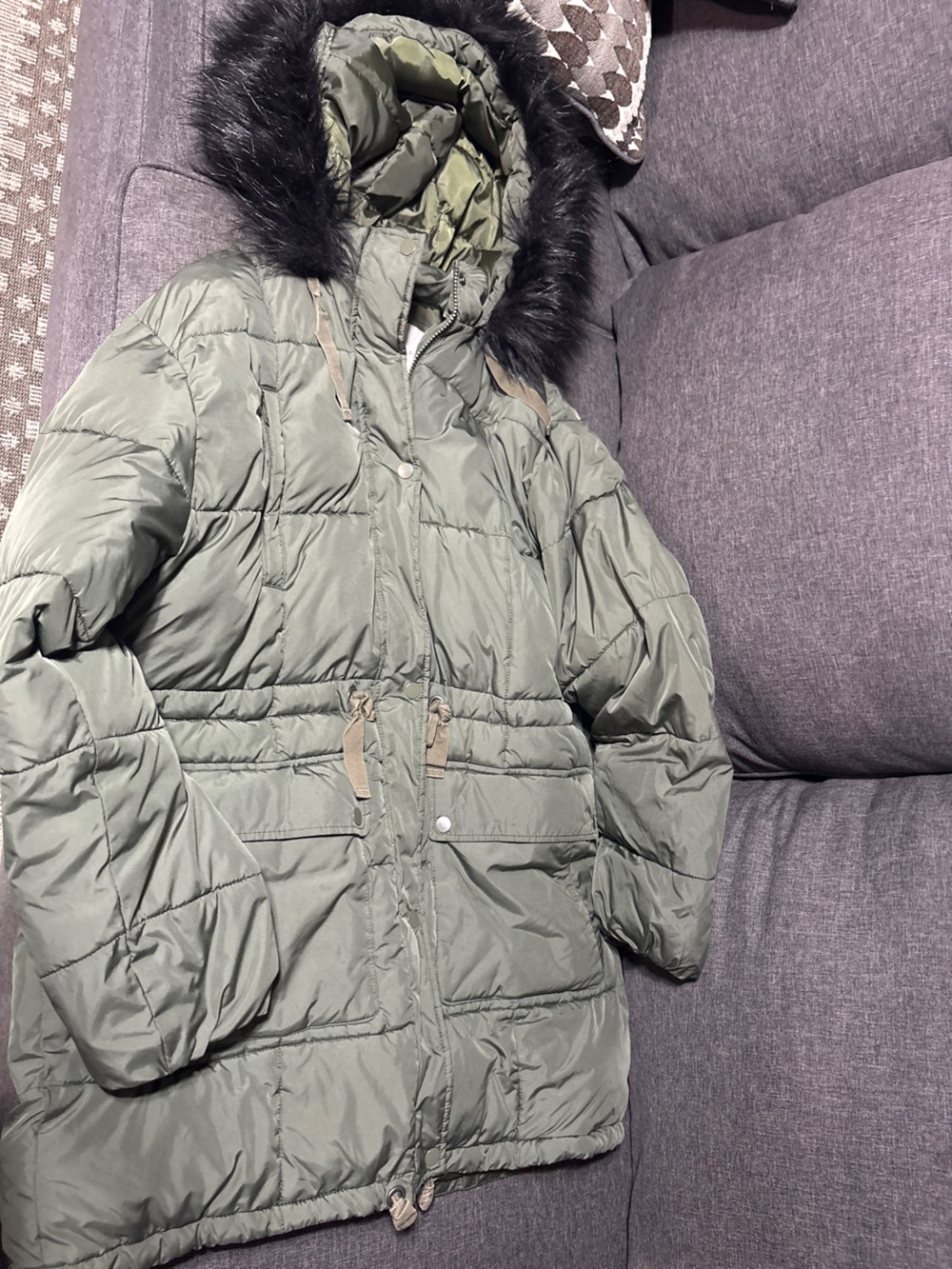 American Eagle Outfitters Olive Green Quilted Puffer Jacket with Hood